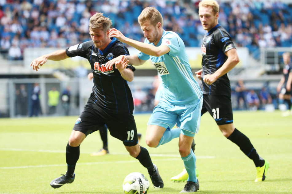 Marc Vucinovic (l., Paderborn) gegen Marcus Mlynikowski (Chemnitz).