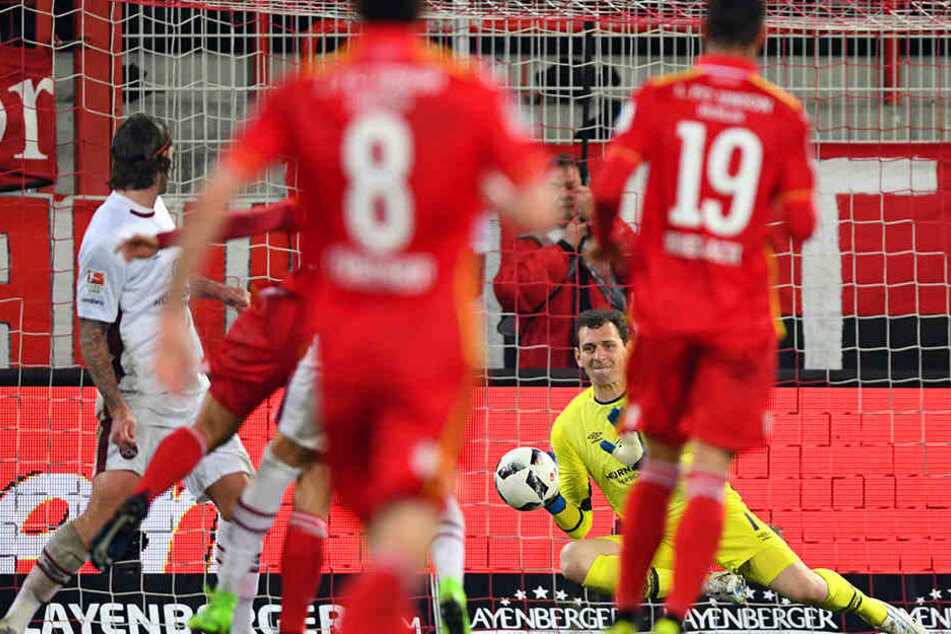 Wahnsinn! Union Berlin hat sich gegen Nürnberg an die Tabellenspitze geschossen.