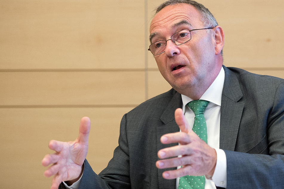 NRW-Finanzminister Norbert Walter-Borjans ist auf der Jagd der Steuersünder - mit Erfolg!