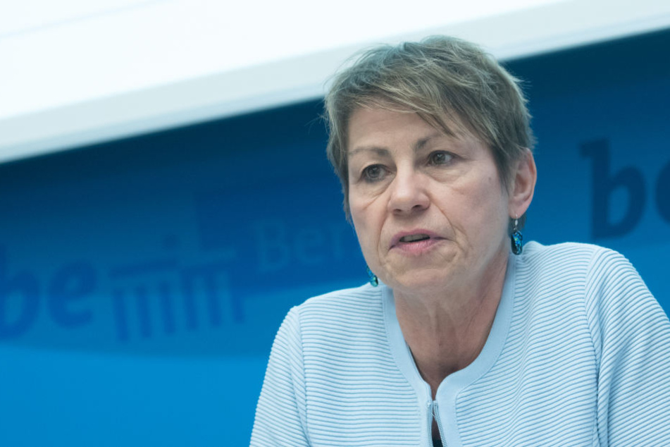 Der Berliner Flüchtlingsrat stellt erneut dringende Forderungen an das Landesamt für Flüchtlingsangelegenheiten und Sozialsenatorin Elke Breitenbach (Linke).