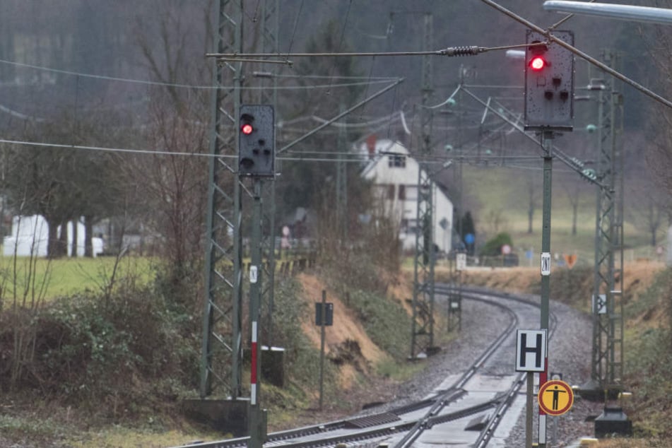 Die Bahn ist vom Sturmtief Burglind besonders stark betroffen.