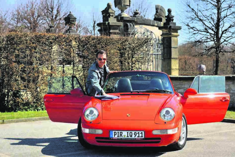 Freut sich auf die Rallye und poliert schon mal den Wagen: René Schulz (46) aus Pirna.
