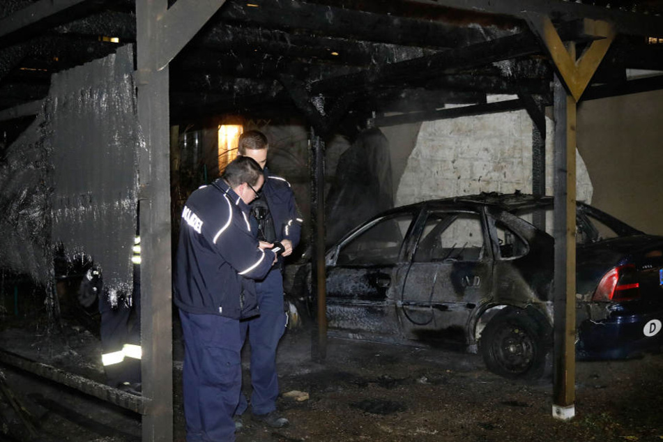 Am Carport und an dem Opel entstand ein Schaden von rund 10.000 Euro.
