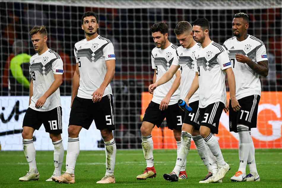 Die DFB-Elf brach am Ende auseinander und muss nun viel Hohn, Spott und Kritik über sich ergehen lassen.