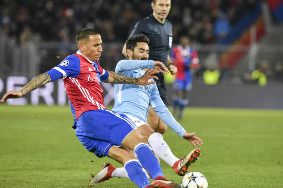 Léo Lacroix (l) im Dress des FC Basel.