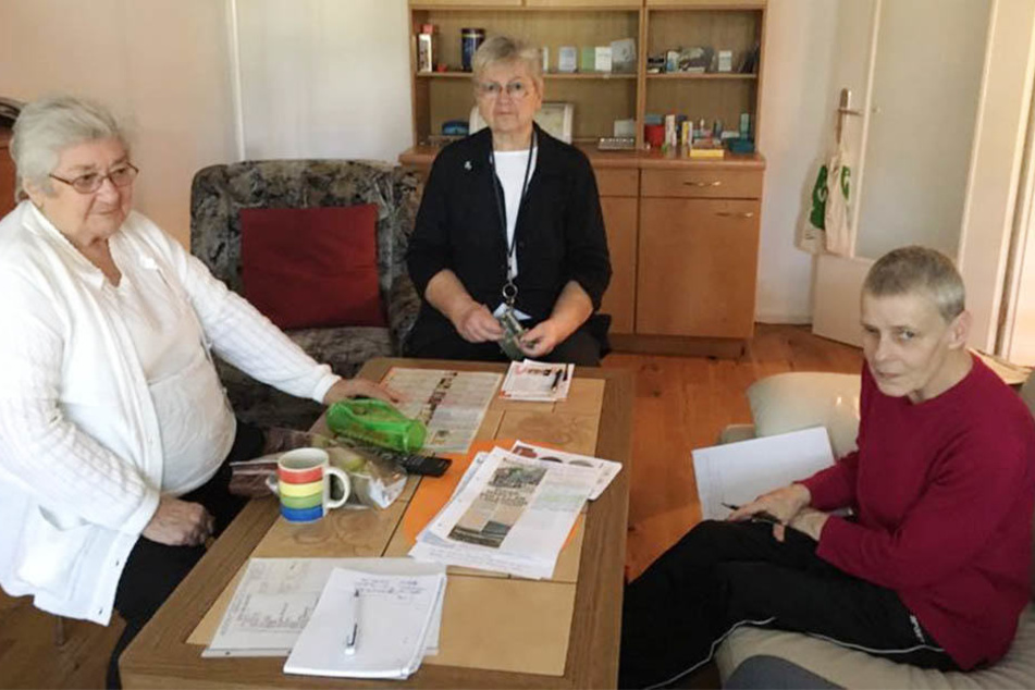 Die Seniorinnen Erika Bauermann, Gabriele Roy und Kerstin Rost (v.l.) hoffen auf eine neue Einkaufsmöglichkeit vor ihrer Haustür.