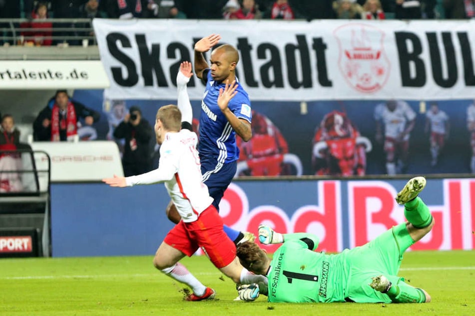 Am 3. Dezember 2016 ließ sich Timo Werner (l.) im Strafraum fallen - eine Schwalbe. Elfmeter gab's trotzdem, den Strafstoß verwandelte er sicher. Und ist seitdem das Feindbild Nummer eins in der Bundesliga.