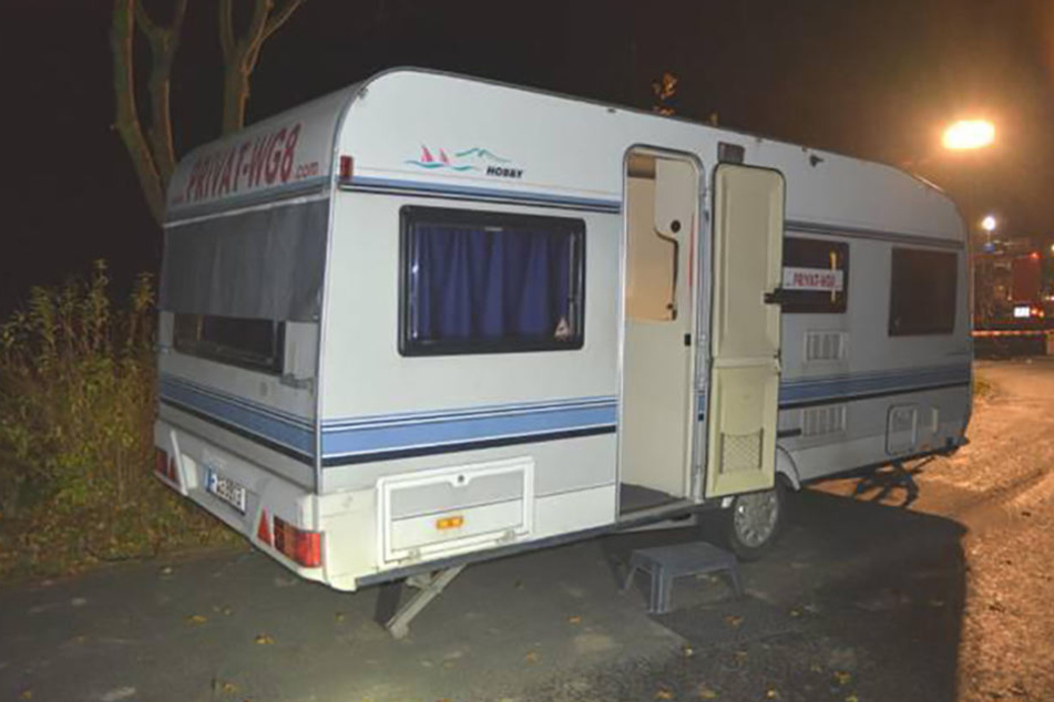 Die 19-Jährige wurde in einem Wohnwagen festgehalten. (Symbolwohnwagen)