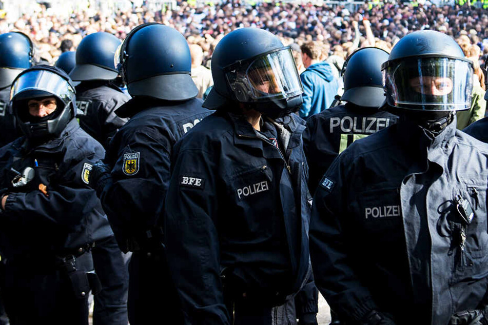 Die Polizei-Einsätze bei Hochrisikospielen kosten eine Stange Geld.