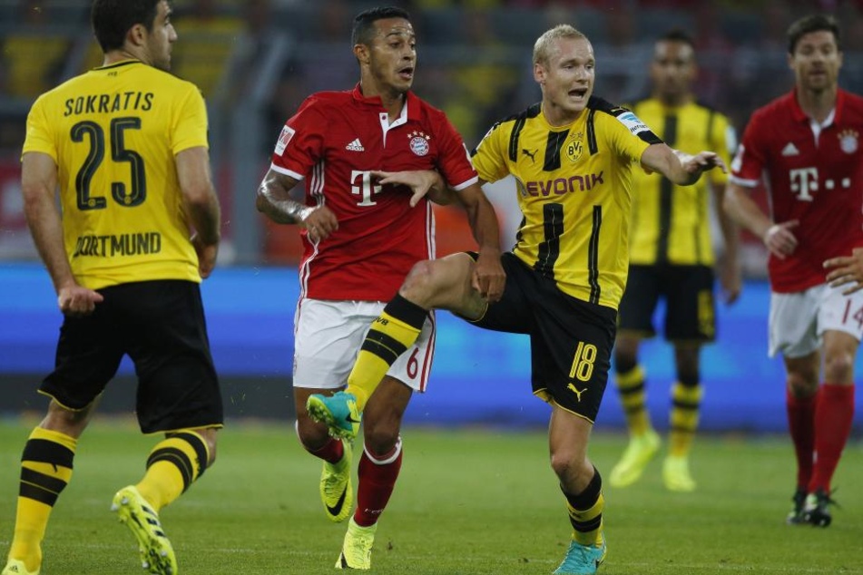 Sebastian Rode (Bildmitte) will mit Dortmund den Sieg gegen die Bayern.