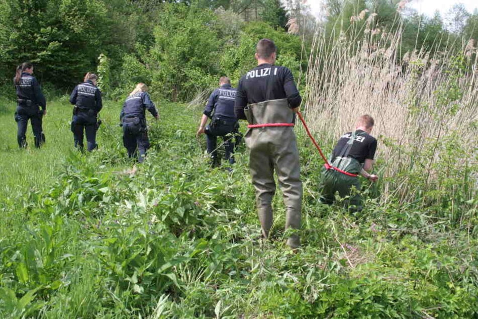 Nach dem grausamen Tod des 19-Jährigen, suchten Polizisten am Erbacher Angelsee nach Spuren.