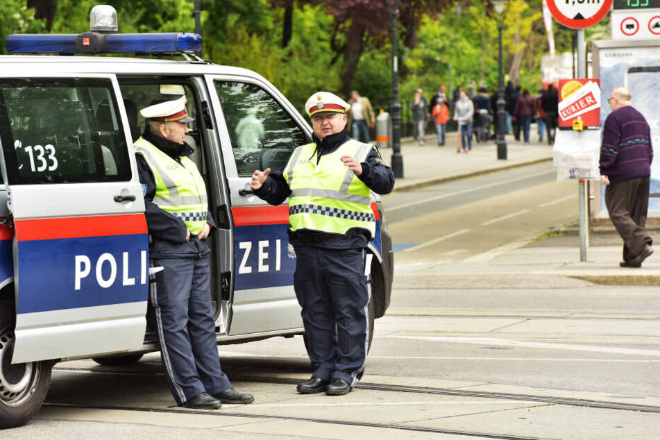 Zahlreiche Kontrollen fanden auf den Straßen um das Messegelände statt (Symbolbild).