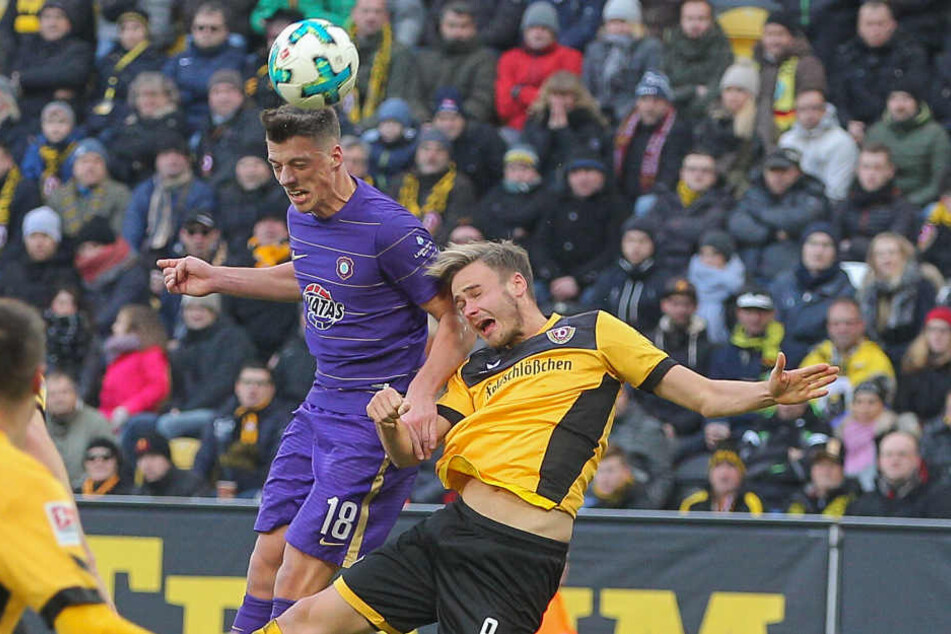Nicolai Rapp (l., gegen Dresdens Lucas Röser) muss am Freitag zuschauen. Er sah bei Dynamo seine fünfte Gelbe.