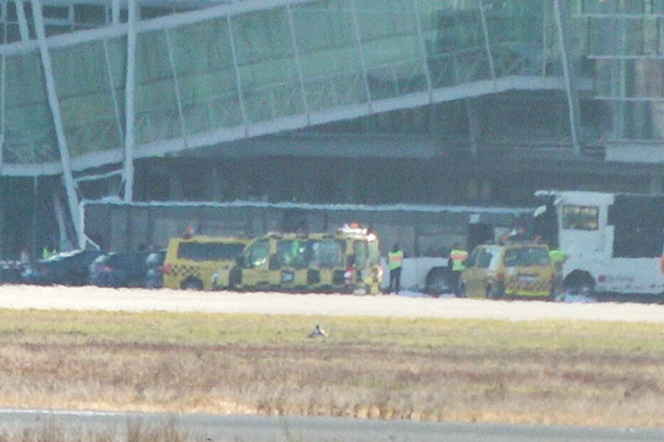 Am Flughafen in Nürnberg ist ein Busfahrer bei einem Unfall ums Leben gekommen.