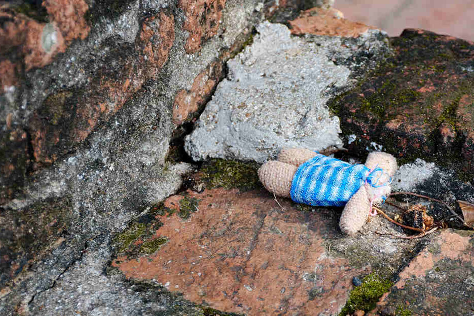 Die Mörder enthaupteten das Mädchen und nahmen den Kopf ihres Opfers offenbar mit. (Symbolbild)