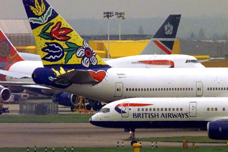 Am Flughafen London Stansted stand Carolyn am Gate, während ihr Mann schon auf dem Weg nach Spanien war.