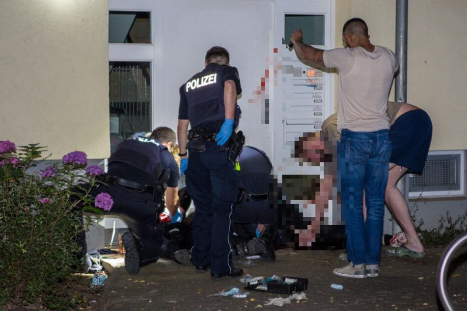 Vor der Haustür brachen die beiden Jugendlichen zusammen.