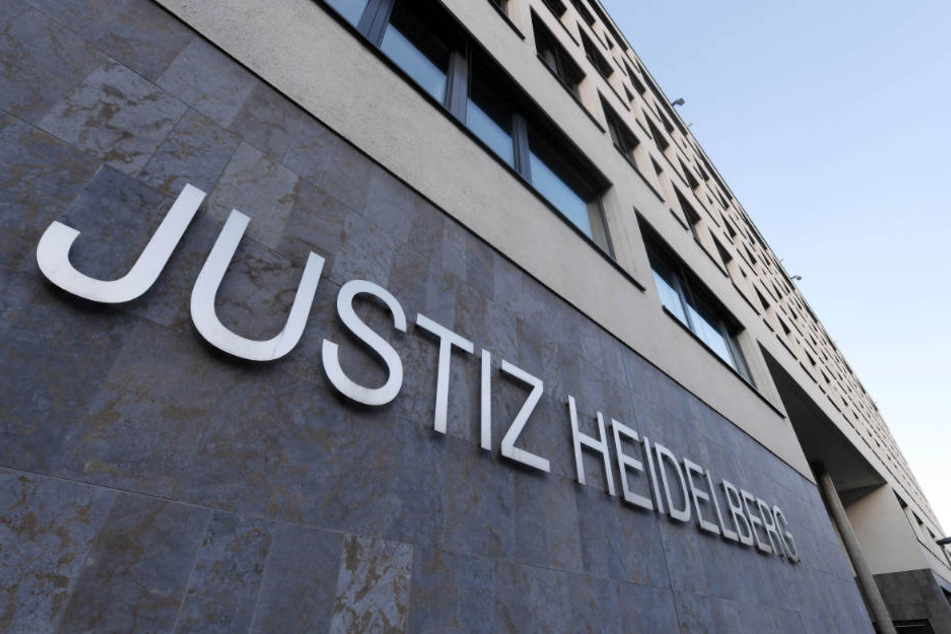 Der Prozess um den falschen Polizisten verzögert sich, da ein Zeuge nicht erschien. (Symbolbild)