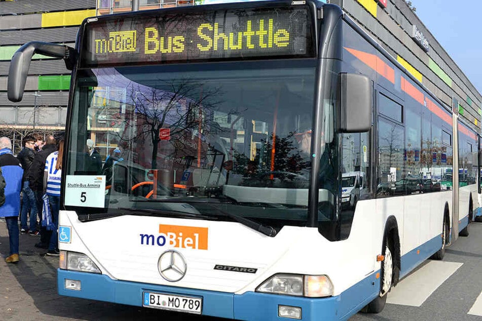 Mit schweren Verletzungen musste ein Busfahrer in Ubbedissen ins Krankenhaus gebracht werden.