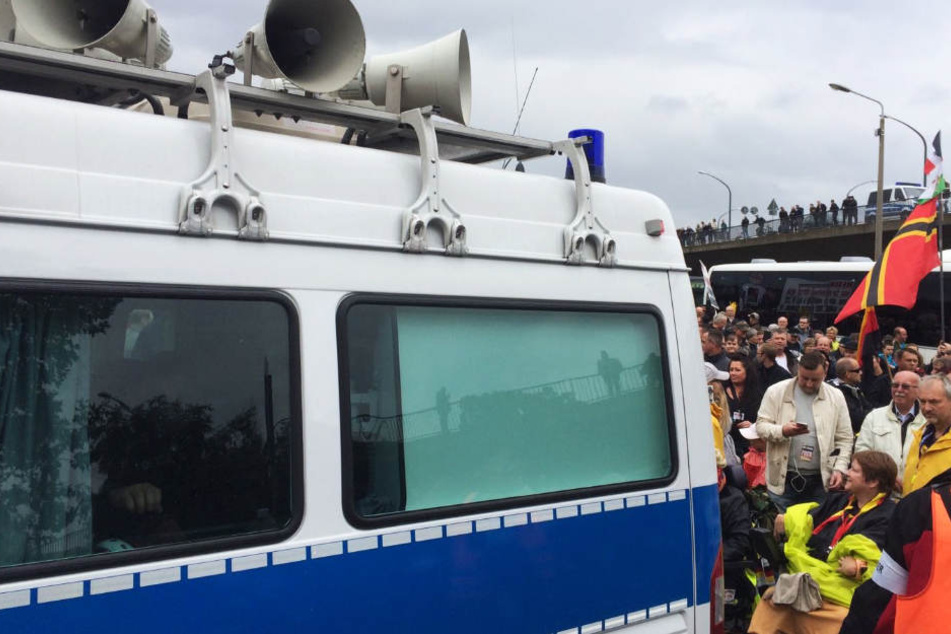 Die Äußerung gegenüber PEGIDA "entspricht nicht unserer Philosophie und wird einer Überprüfung unterzogen", so die Verantwortlichen der Polizei am Montagnachmittag.