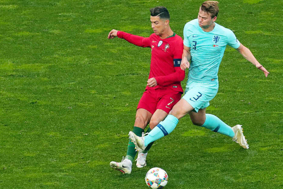 Auch im ersten Finale der Nations League trafen Matthijs de Ligt (r.) und Cristiano Ronaldo aufeinander.
