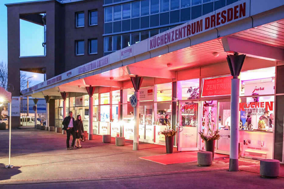 Seit 2009 gibt es das KÜCHENZENTRUM DRESDEN nahe der Hansastraße (hinter dem NH-Hotel).