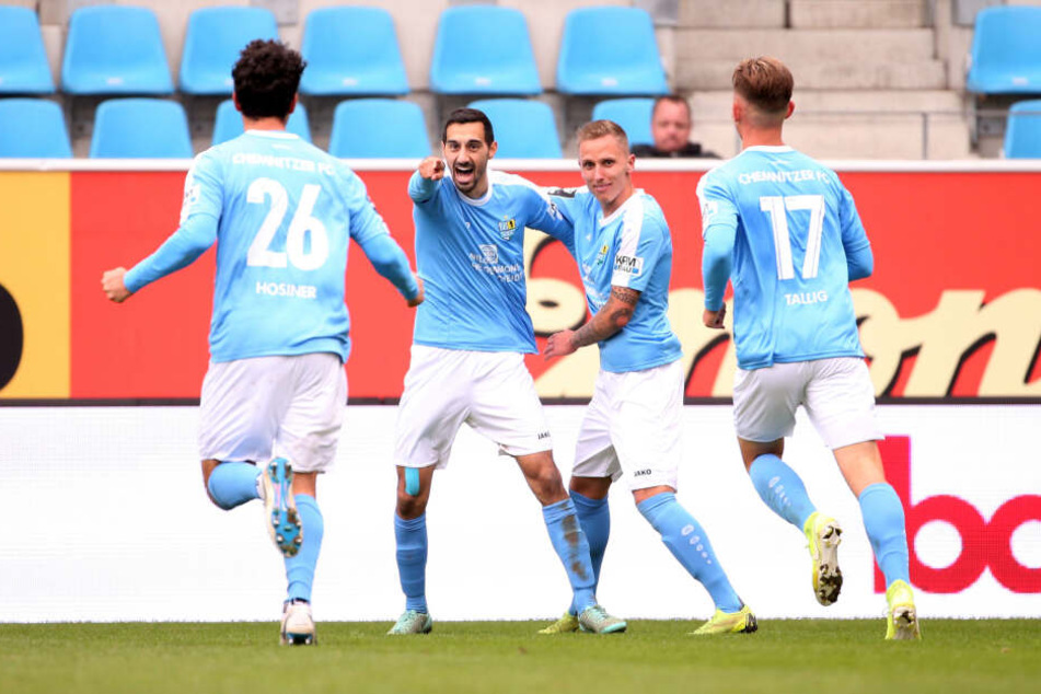 Rafael Garcia trifft zum 1:0 und jubelt.