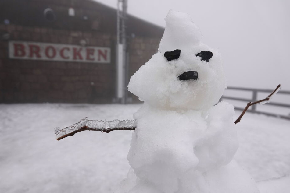 Die Schneedecke auf dem Brocken wächst weiter.