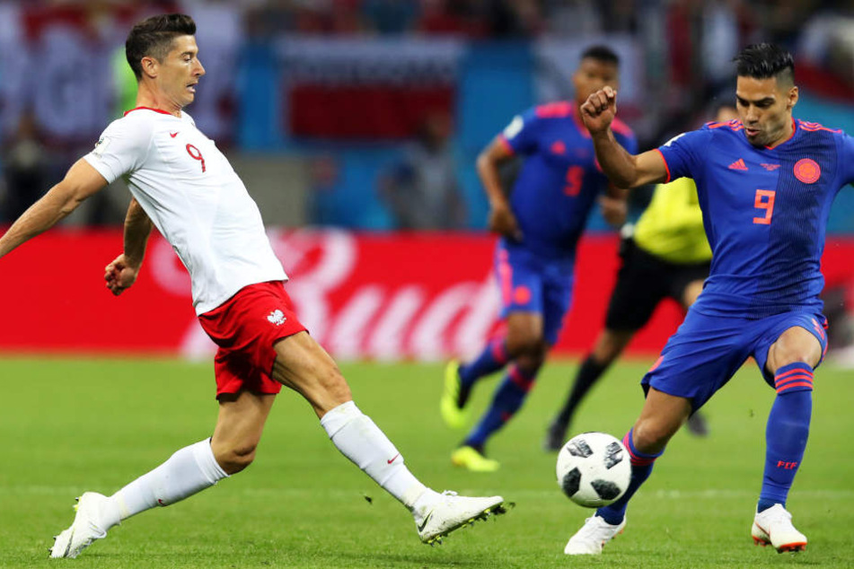 Die beiden Kapitäne und Weltklasse-Stürmer im Duell: Polens Robert Lewandowski (l.) und Kolumbiens Falcao (r.).