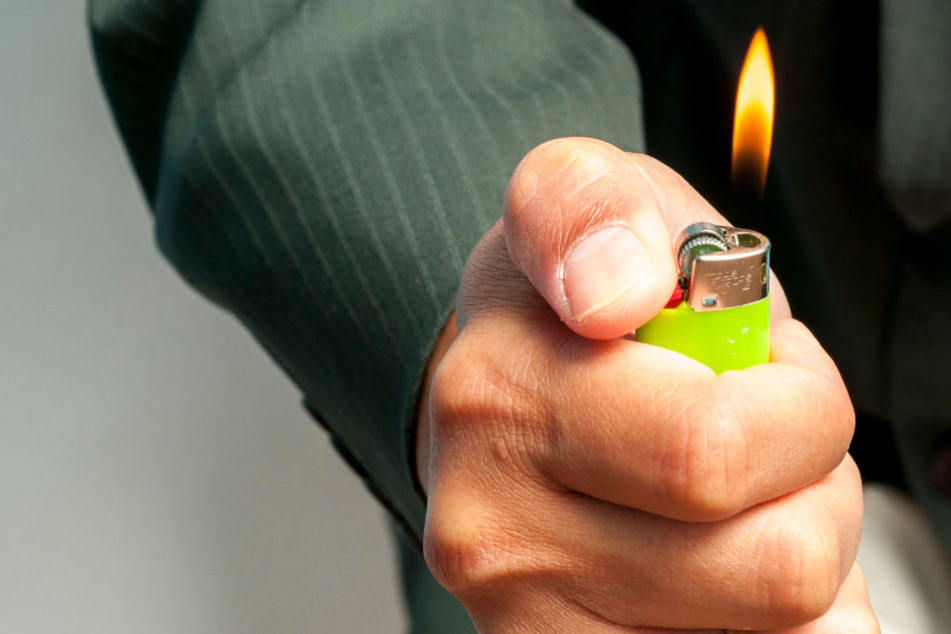 Das Experiment mit dem Feuer ging nach hinten los. (Symbolbild)
