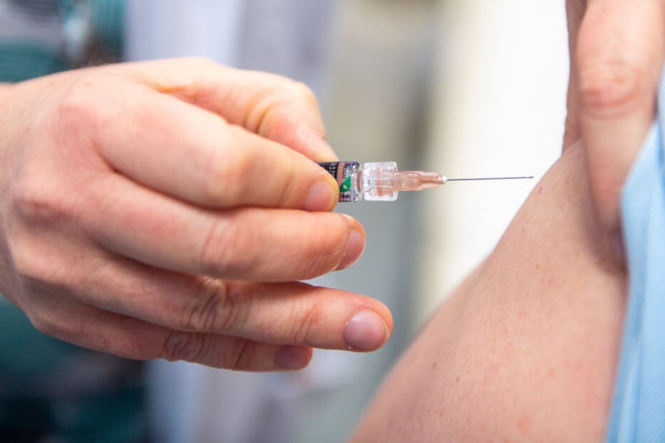 Besonders Senioren und Schwangere sollten sich schon jetzt gegen Grippe impfen lassen.