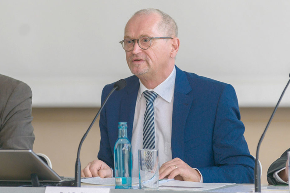 Karl-Heinz Binus (62) steht seit 2010 als Präsident dem Sächsischen
Rechnungshof vor.