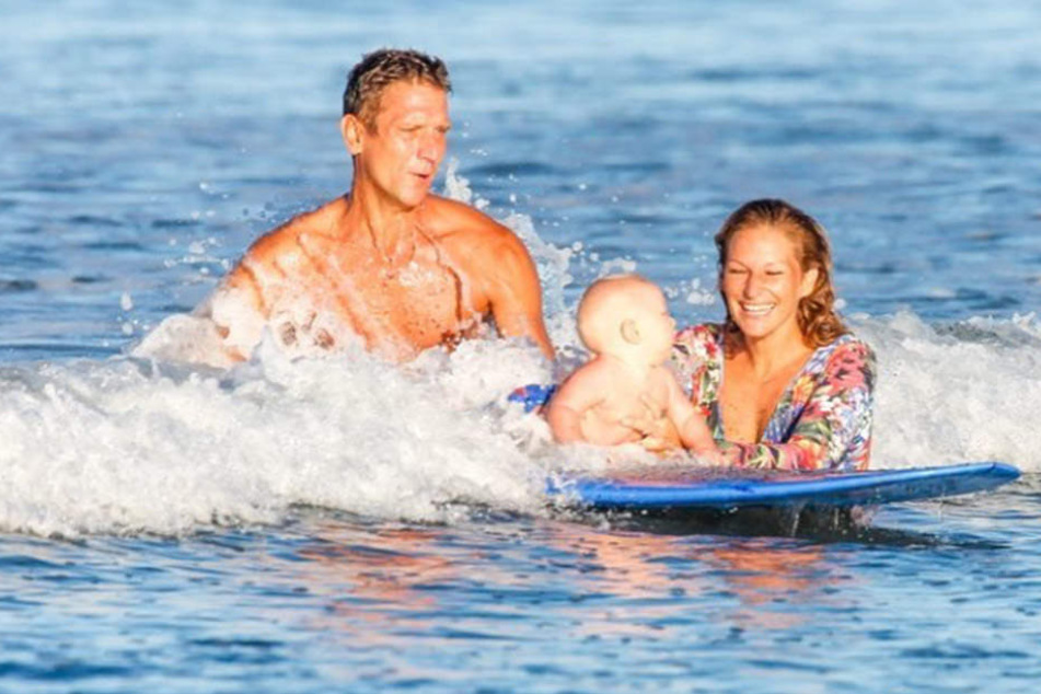 Janni und Peer hielten die ersten Surfversuche von Emil-Ocean fest.
