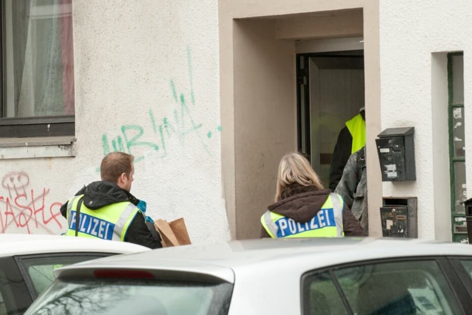 Die Polizei durchsuchte mehrere Objekte.