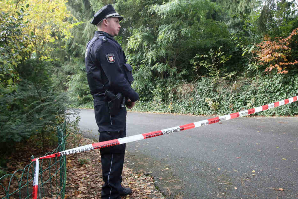 In der Nähe von Hamburg fand die Polizei die Leichen von zwei Kindern und einem Mann.