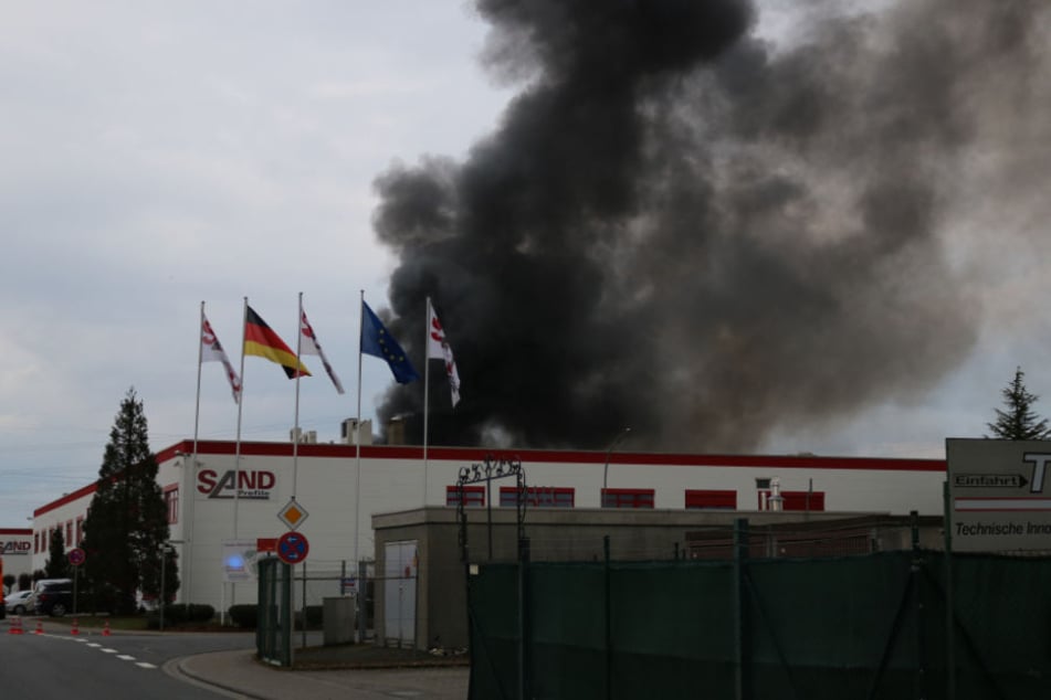 Wegen der Rauchwolke mussten die Fenster in der näheren Umgebung geschlossen bleiben.