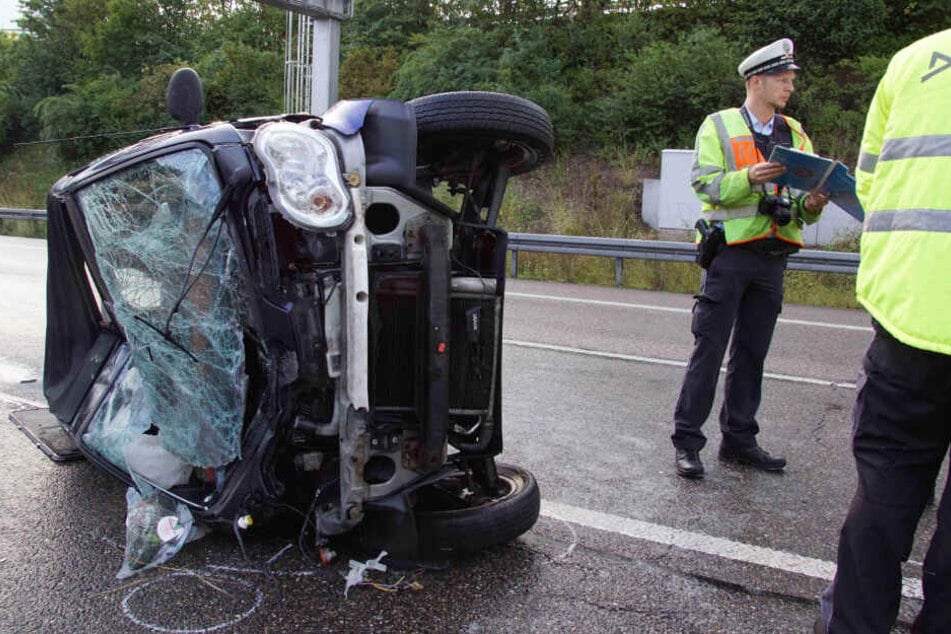 Das Wrack des zerstörten Smarts.