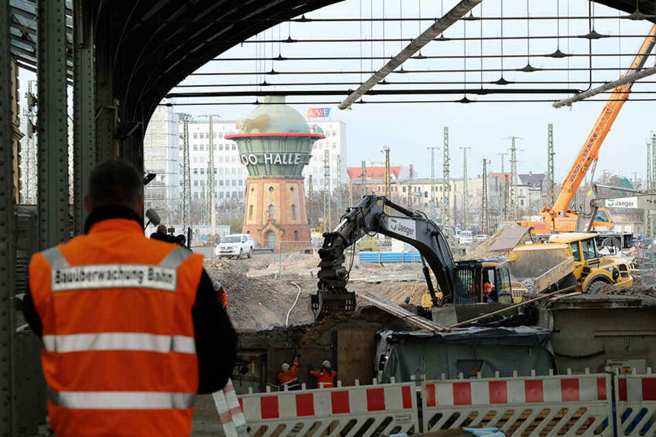 Bis zum 30. November ist der Hauptbahnhof in Halle (Saale) für den Zugverkehr gesperrt.