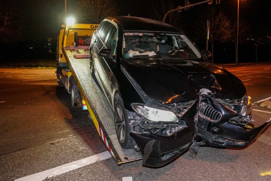 Der vollkommen demolierte BMW.