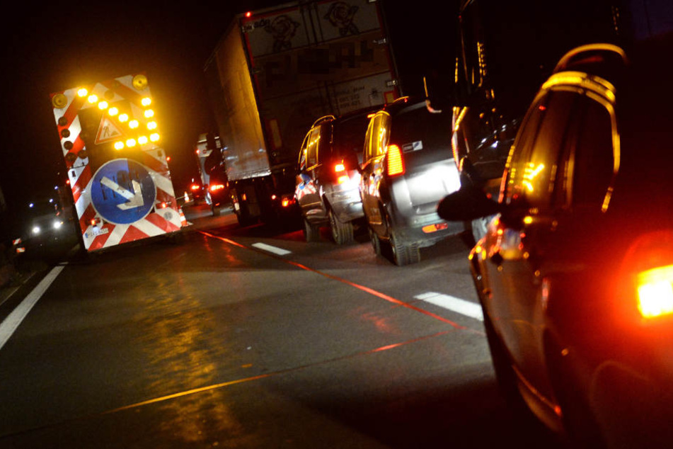 Am frühen Samstagmorgen geriet die Familie auf der A 3 in einen Stau (Symbolbild).