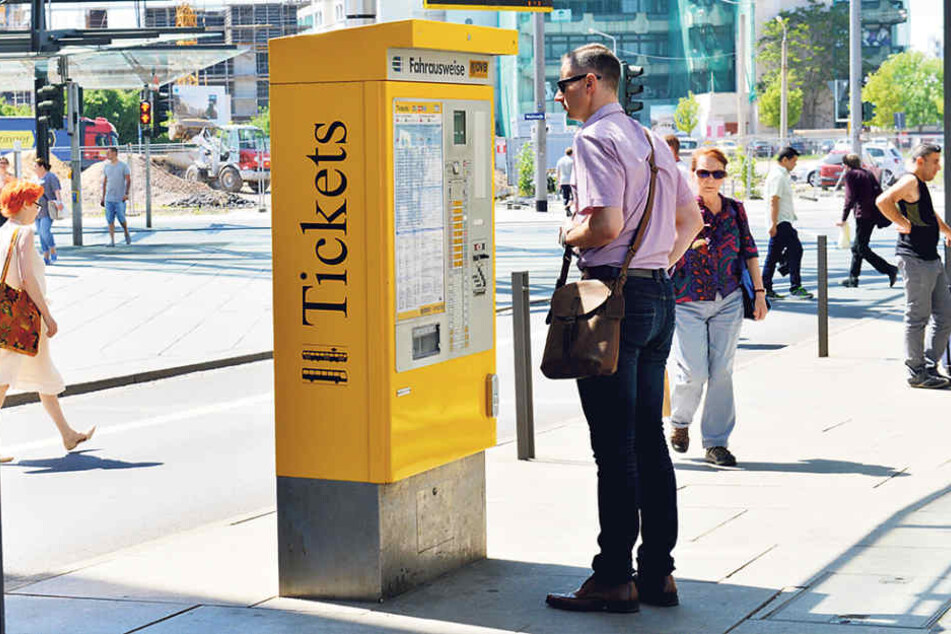 Noch stehen die alten „Blechtrottel“ in Dresden. Ab nächste Woche kommen
zuerst acht neue Automaten im Testbetrieb, der Rest folgt bis zum Jahresende.