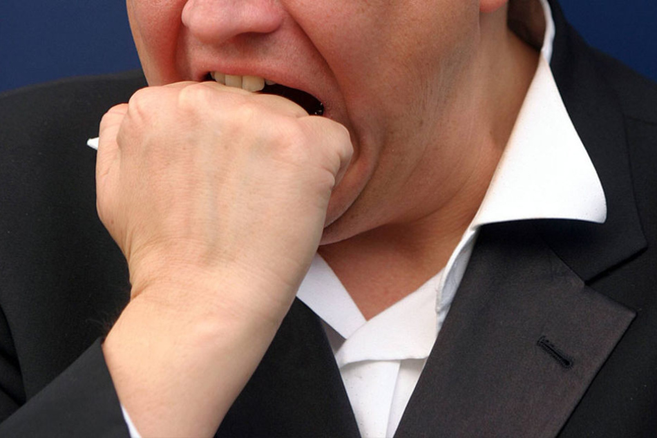 Um sich gegen seinen Nachbarn (61) zur Wehr zu setzen, biss der Mann (54) ihn. (Symbolbild)