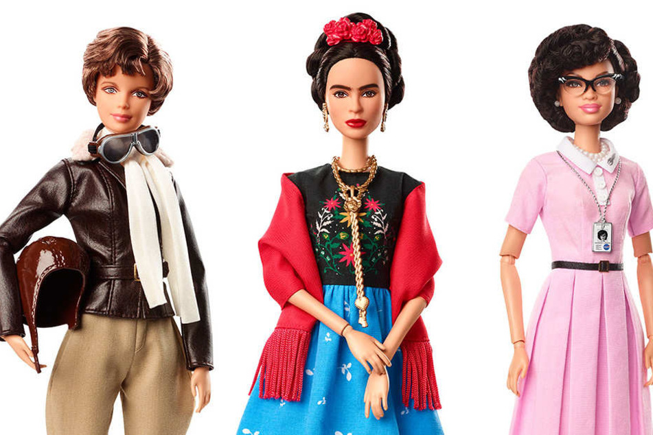 Barbie-Puppen von Mattel, die der Flugpionierin Amelia Earhart, Malerin Frida Kahlo und Mathematikerin Katherine Johnson (v.li.) nachempfunden sind.