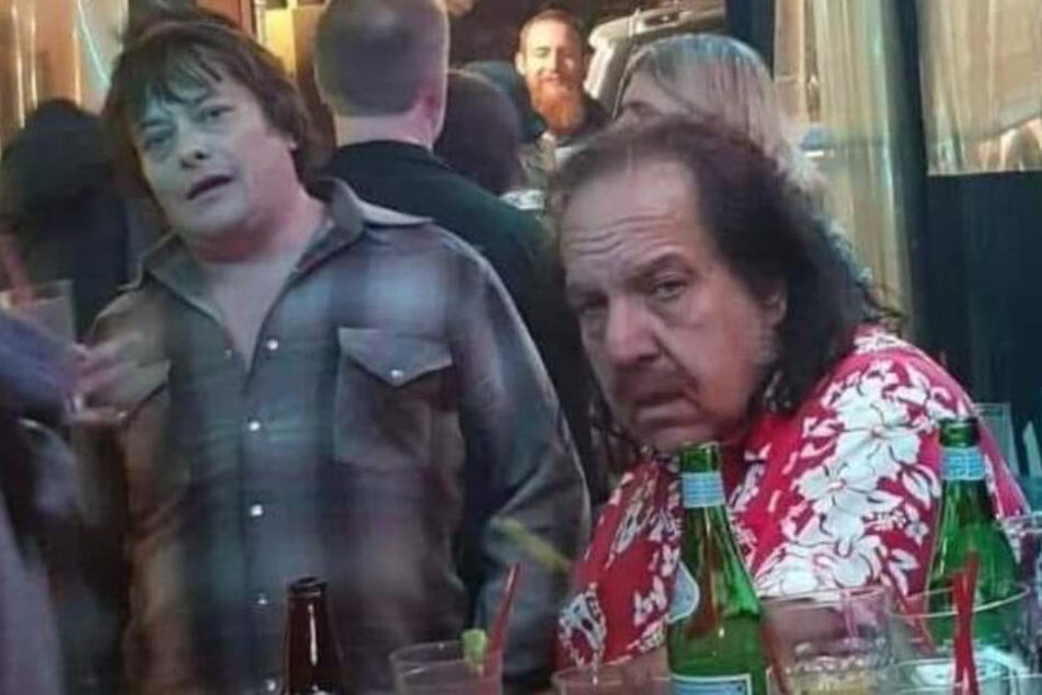 Edward Furlong (l,42) heute. Rechts neben ihm der Ex-Pornostar Ron Jeremy (66).