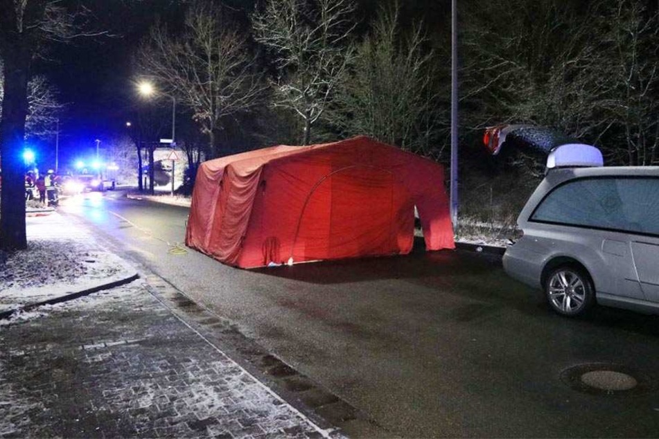 In Stein (Landkreis Fürth) entdeckten Passanten einen toten Mann auf der Straße.