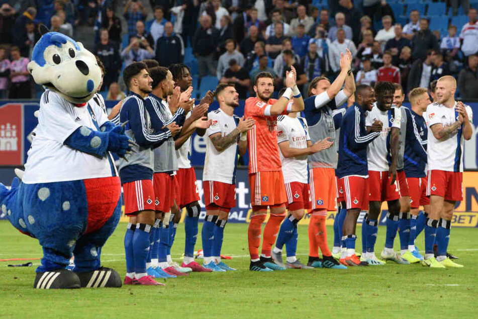 Nach der Partie ließ sich die Mannschaft von den Fans feiern.