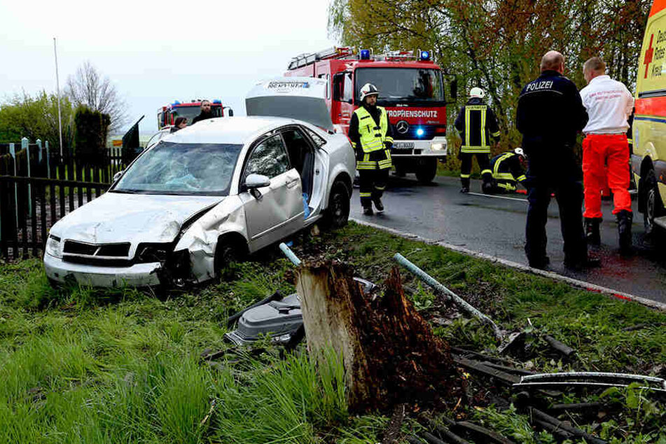 Die Rentnerin kam mit ihrem Audi A4 erst im Graben zum Stehen.