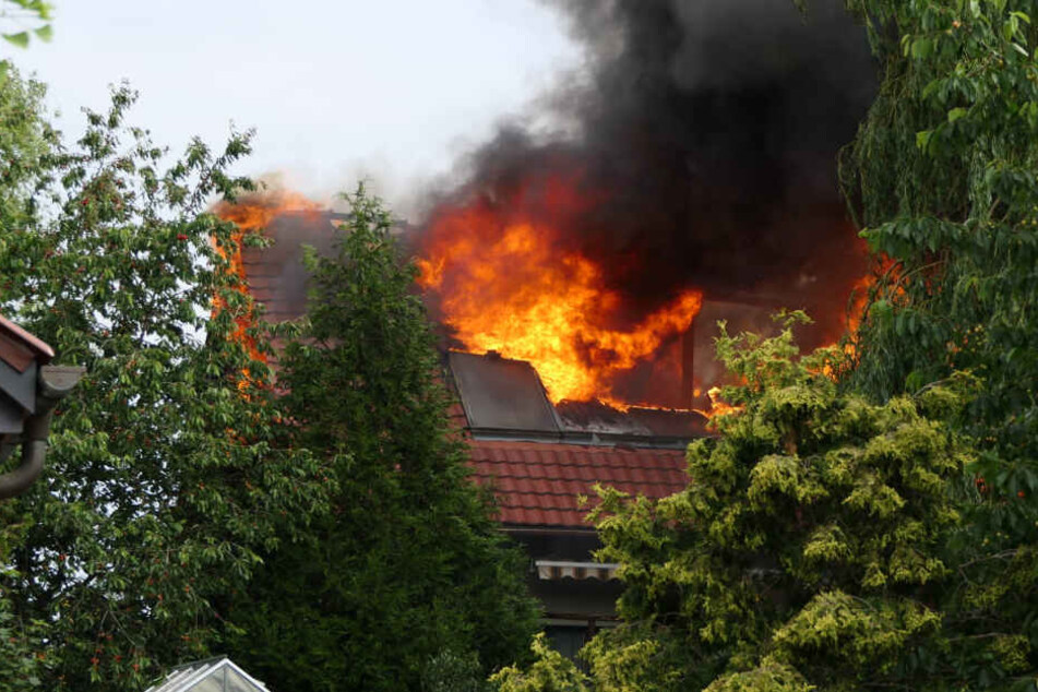 Das Feuer war im Dachstuhl des Hauses ausgebrochen.