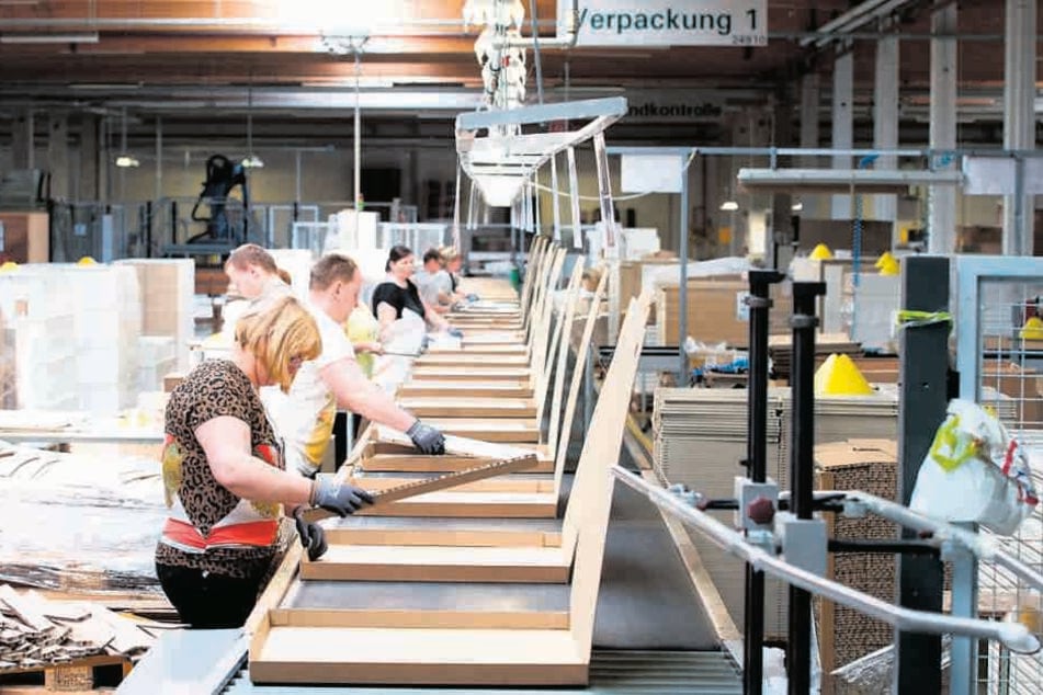 Mitarbeiter im Maja Möbelwerk. Sie wollen einen Tarifvertrag.