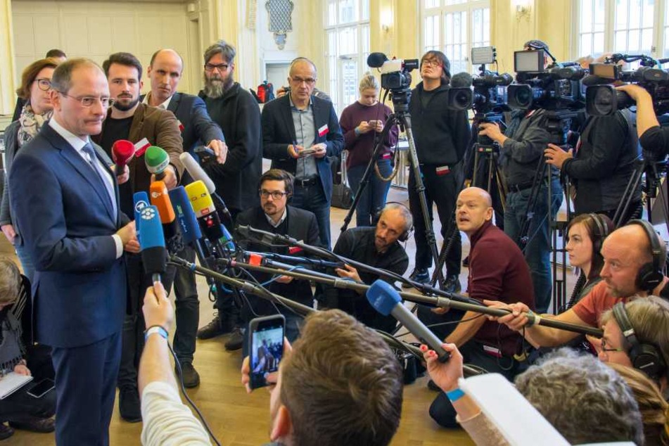 In diesem Jahr hatte Markus Ulbig (CDU) aus Sachsen de Vorsitz der Innenministerkonferenz. Zum Auftakt des Herbsttreffens beantwortete er Fragen zum Programm.